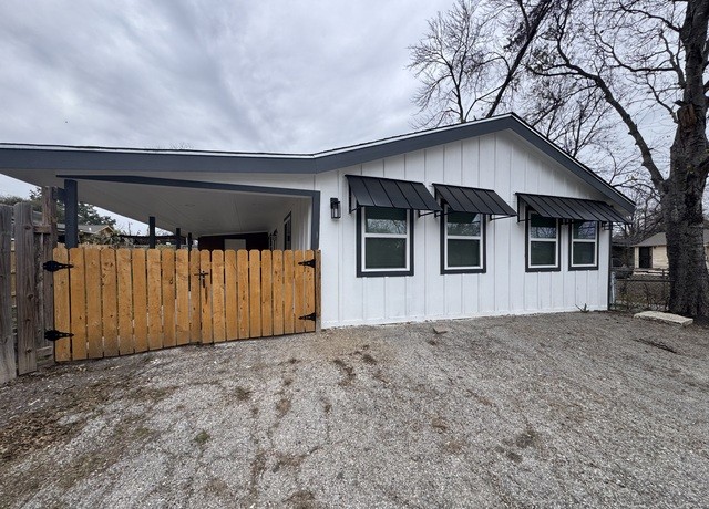 2703 Menchaca Unit B